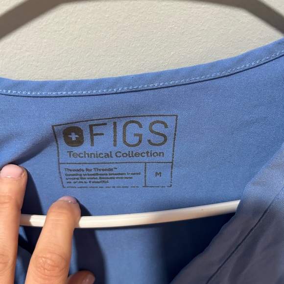 Figs technical scrub shirt size medium blue - Picture 2 of 7